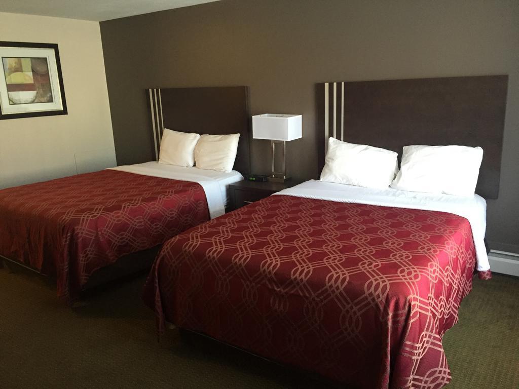 Econo Lodge Inn & Suites Летбрідж Екстер'єр фото