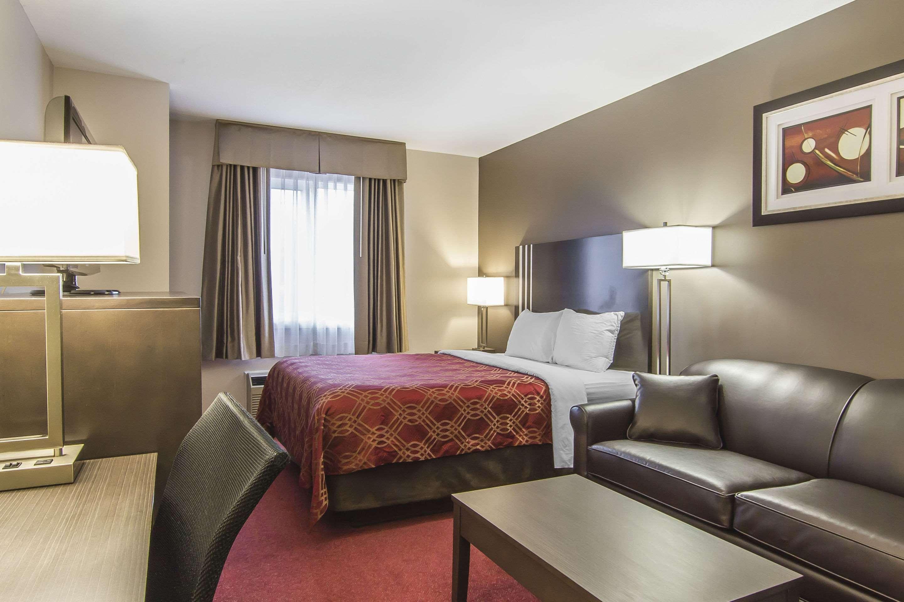 Econo Lodge Inn & Suites Летбрідж Екстер'єр фото