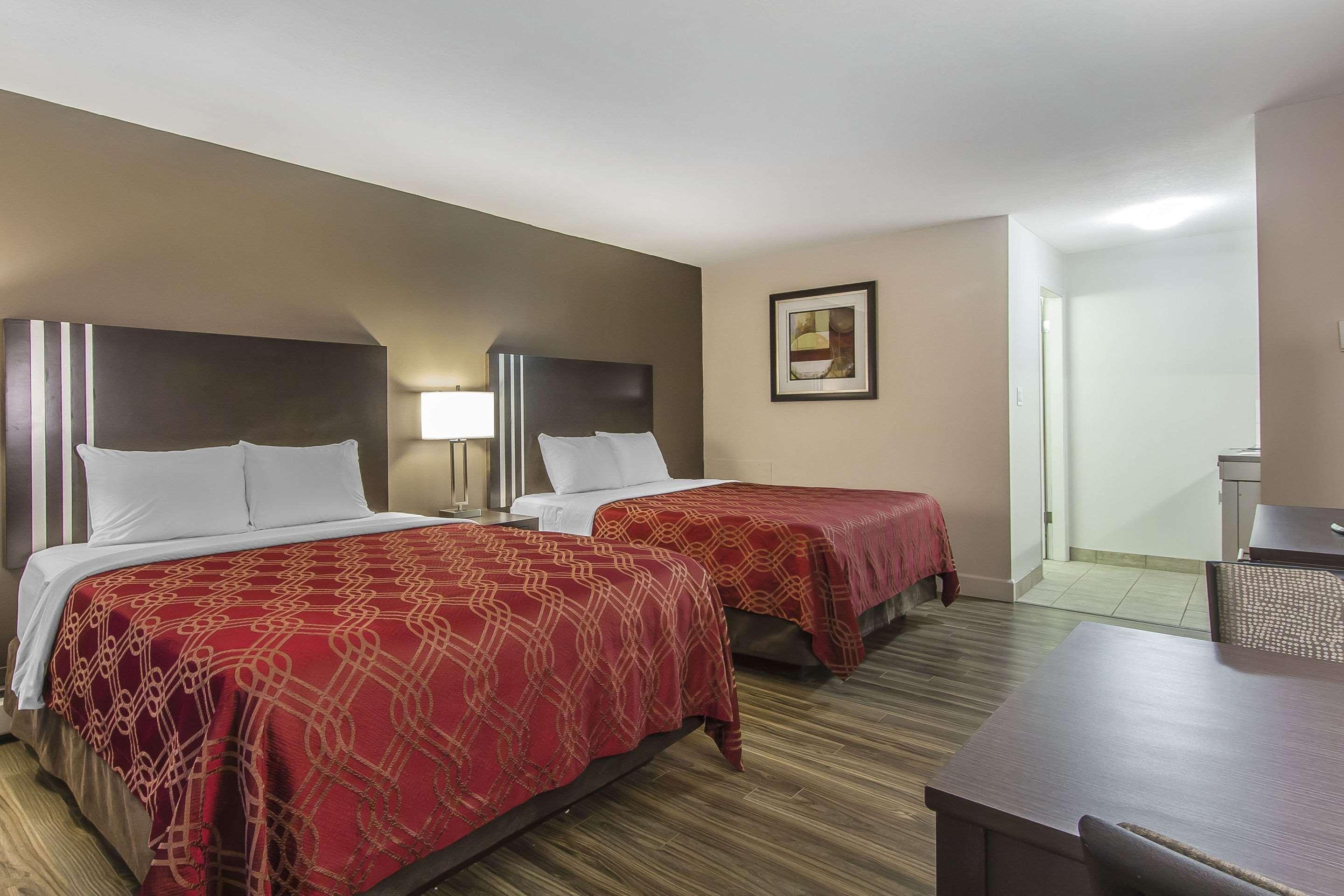 Econo Lodge Inn & Suites Летбрідж Екстер'єр фото