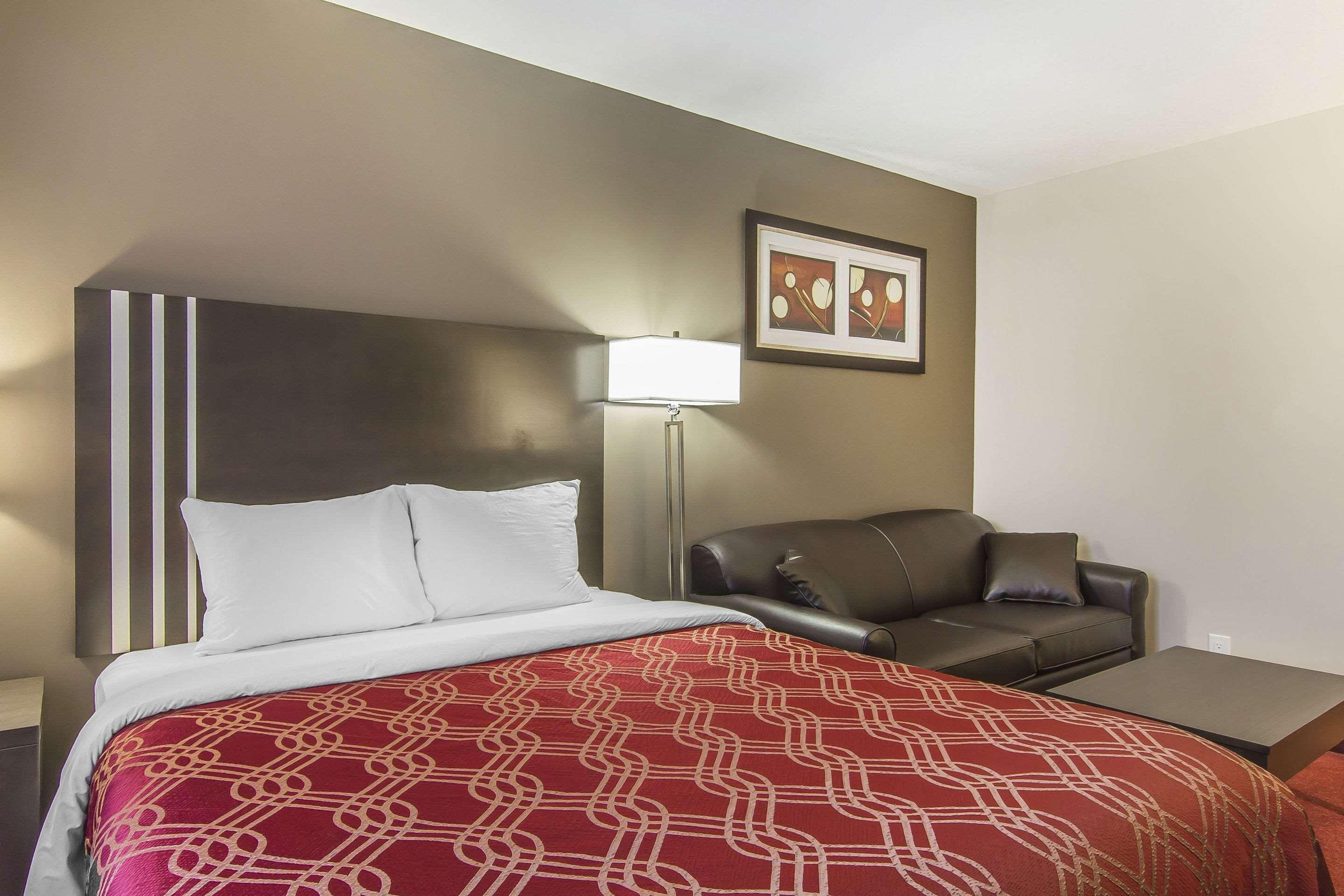 Econo Lodge Inn & Suites Летбрідж Екстер'єр фото