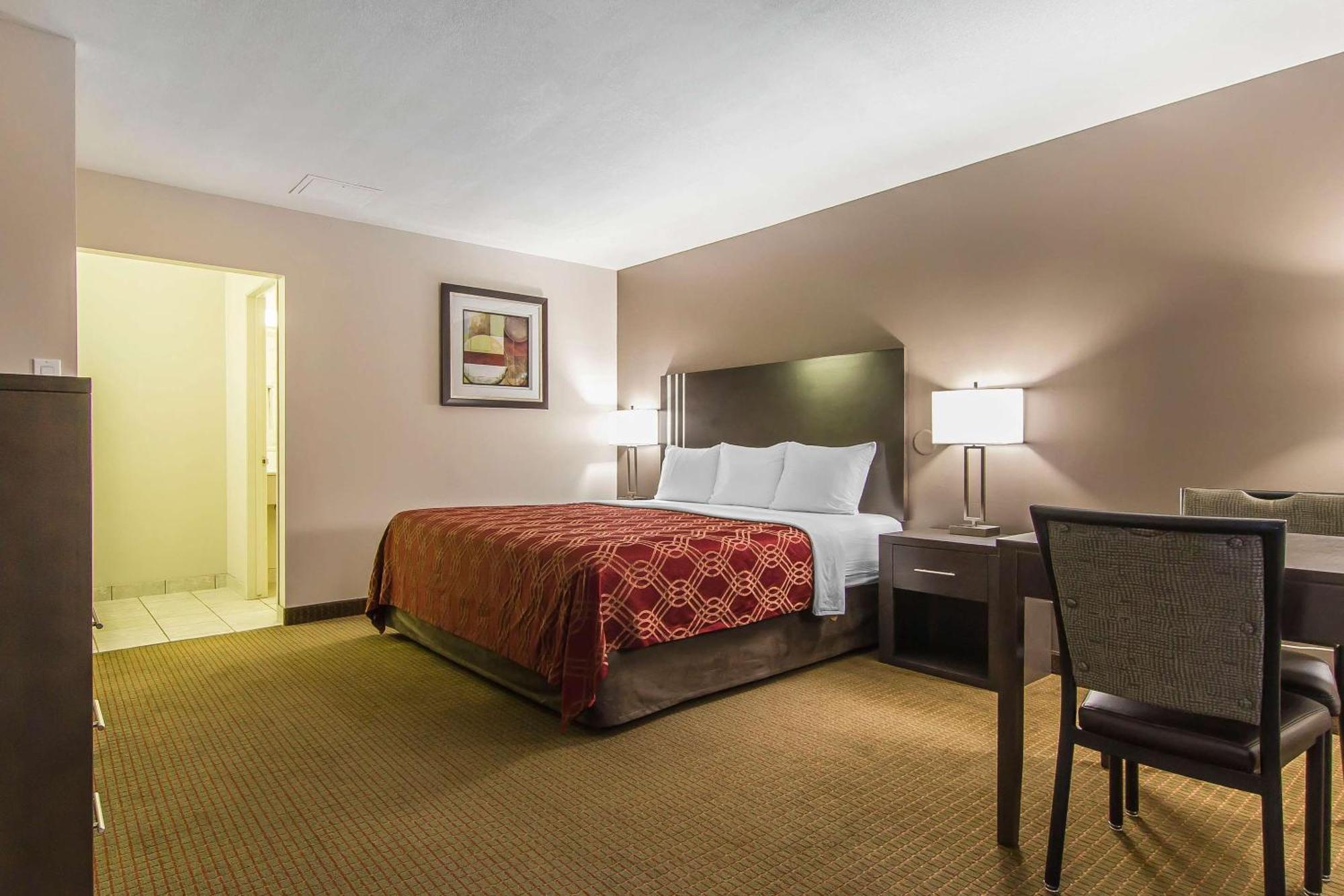 Econo Lodge Inn & Suites Летбрідж Екстер'єр фото