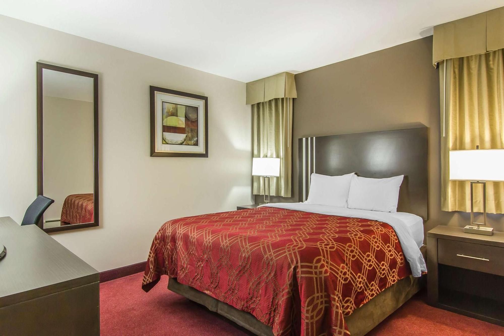 Econo Lodge Inn & Suites Летбрідж Екстер'єр фото
