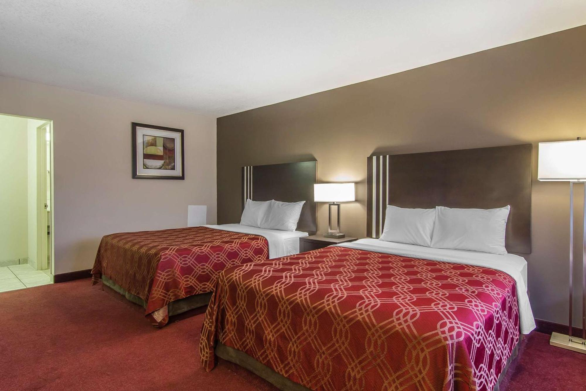 Econo Lodge Inn & Suites Летбрідж Екстер'єр фото