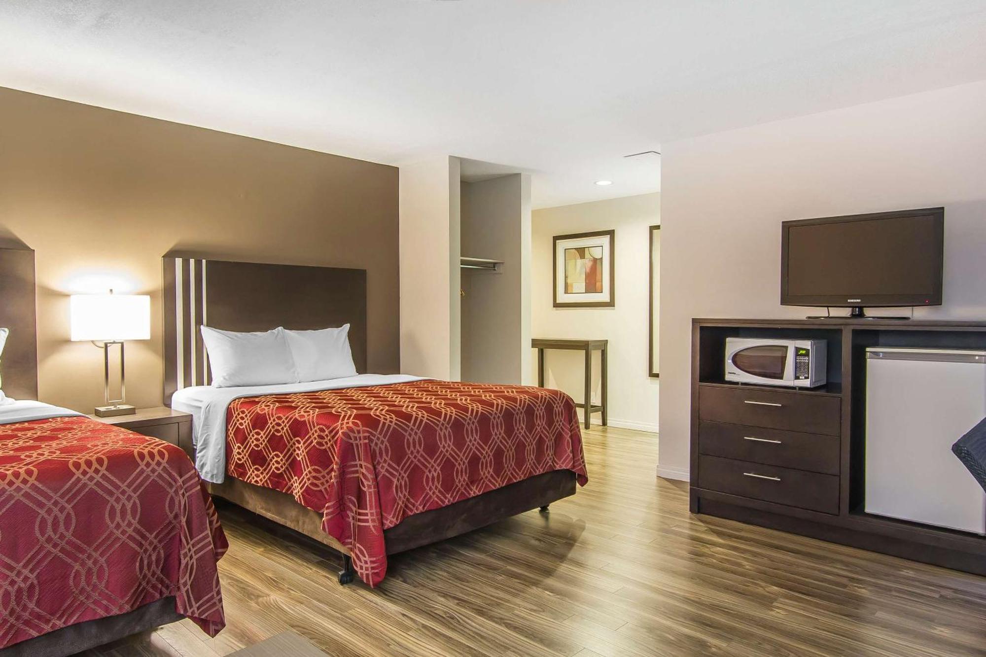 Econo Lodge Inn & Suites Летбрідж Екстер'єр фото