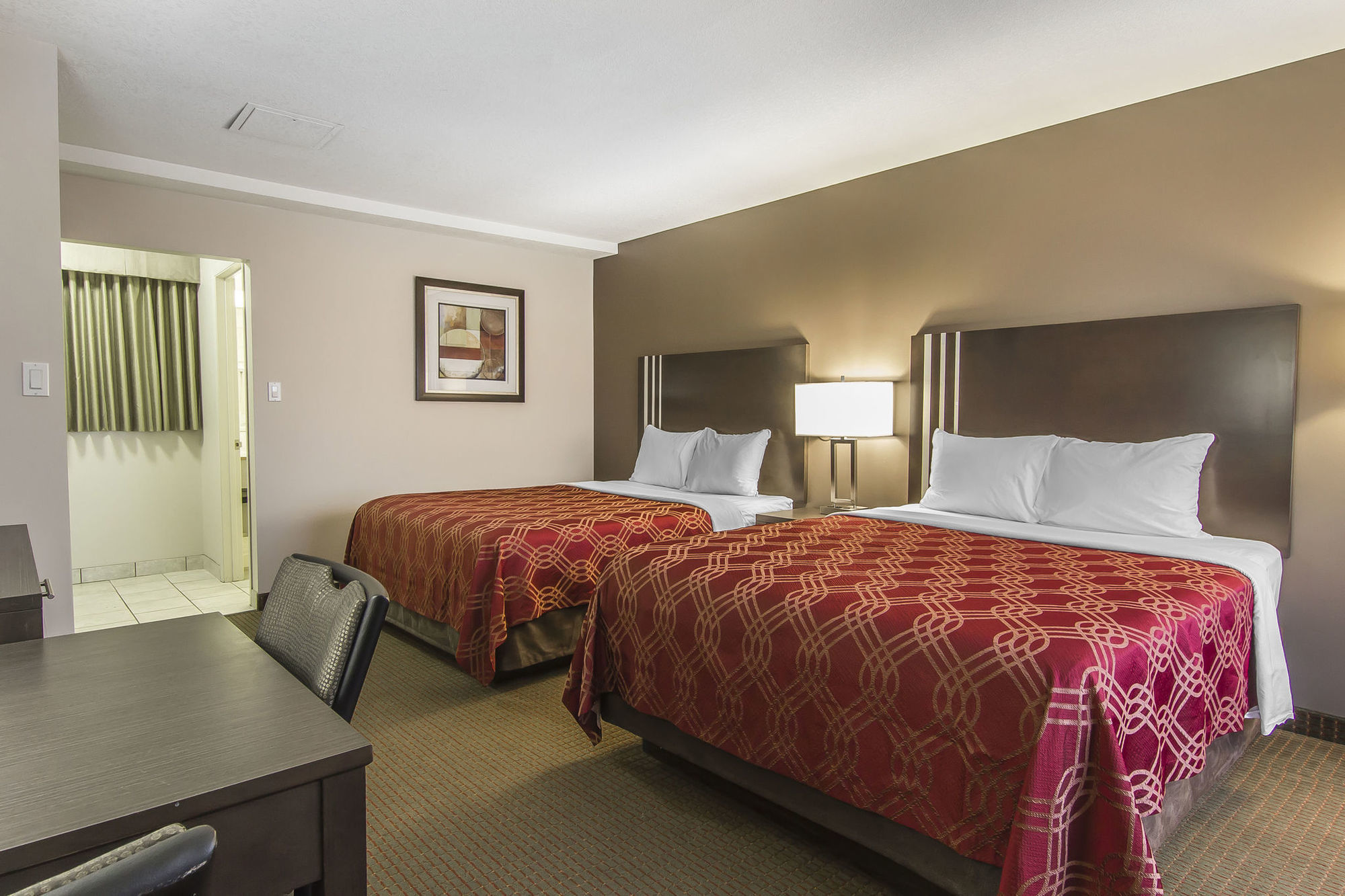 Econo Lodge Inn & Suites Летбрідж Номер фото