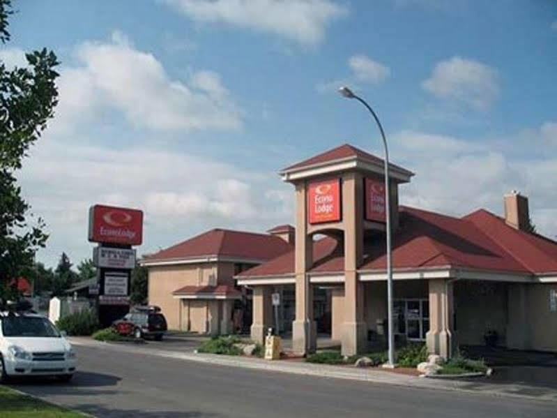 Econo Lodge Inn & Suites Летбрідж Екстер'єр фото